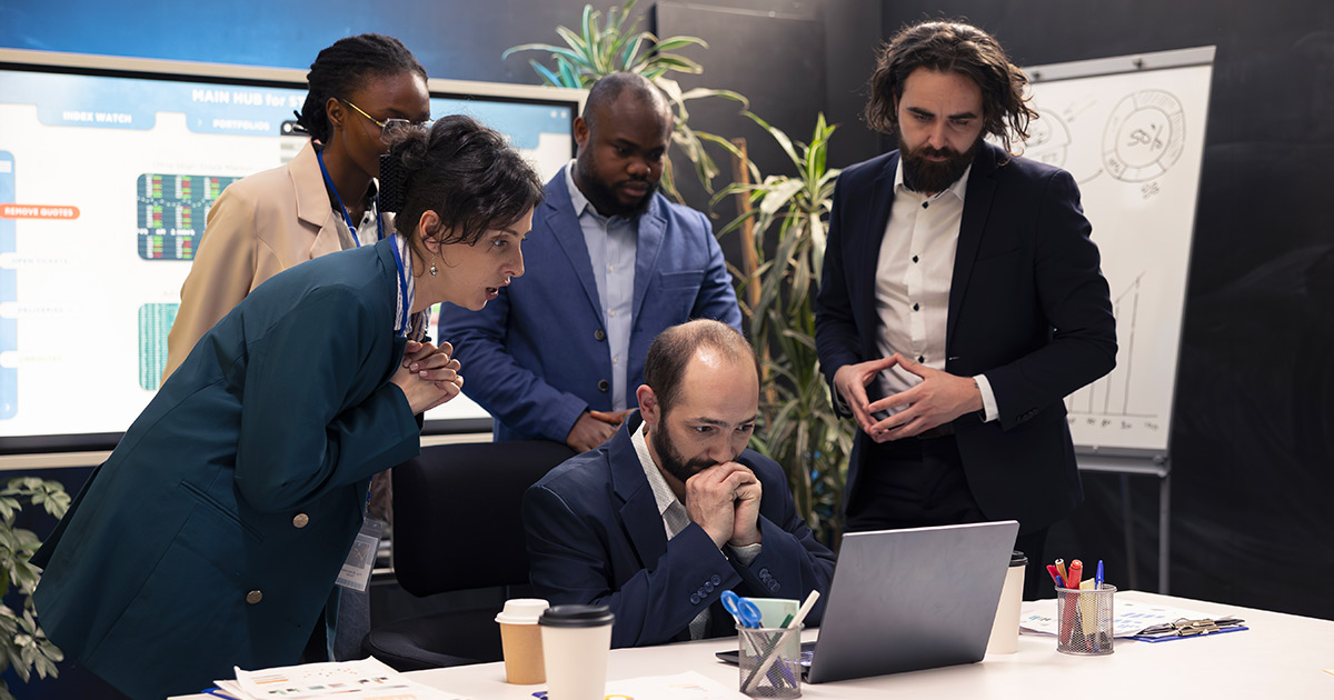 Sivusi tärkein viesti on tylsä. Siksi kävijät lähtevät. Korjataan se 1 tiimipalaveri hero teksti